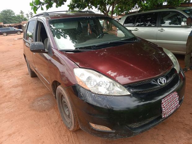 Toyota Sienna 2005 Burgandy