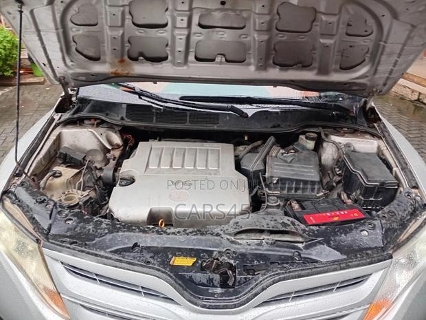 Toyota Venza 2010 Silver