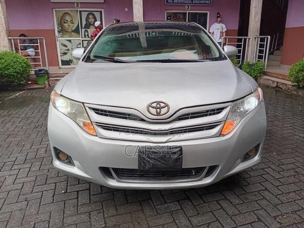 Toyota Venza 2010 Silver
