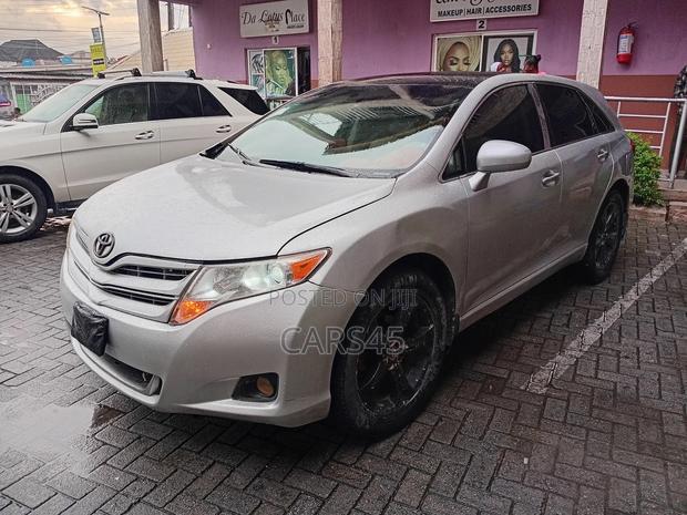 Toyota Venza 2010 Silver