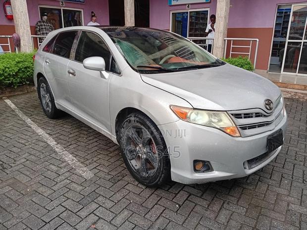Toyota Venza 2010 Silver