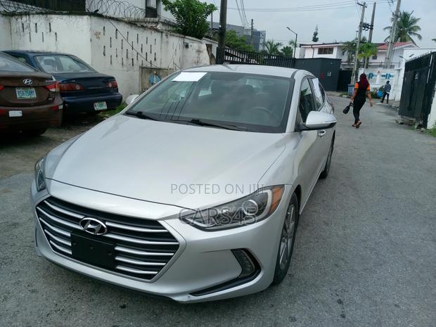 Hyundai Elantra 2018 Silver