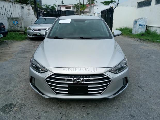 Hyundai Elantra 2018 Silver