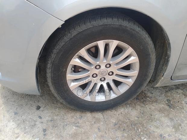 Toyota Sienna 2011 Gray
