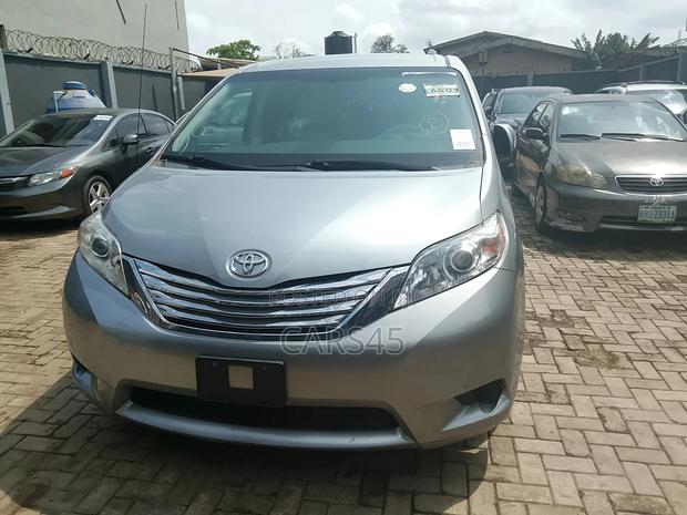 Toyota Sienna 2014 Silver