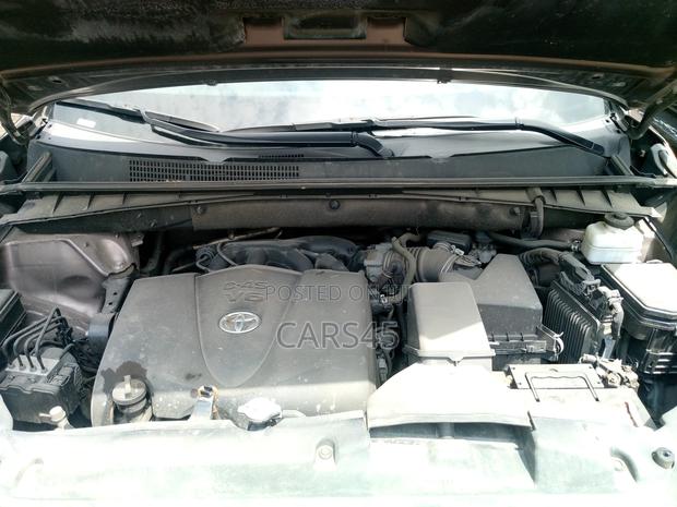 Toyota Highlander 2019 Brown