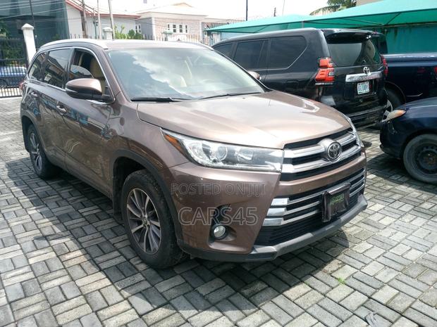 Toyota Highlander 2019 Brown