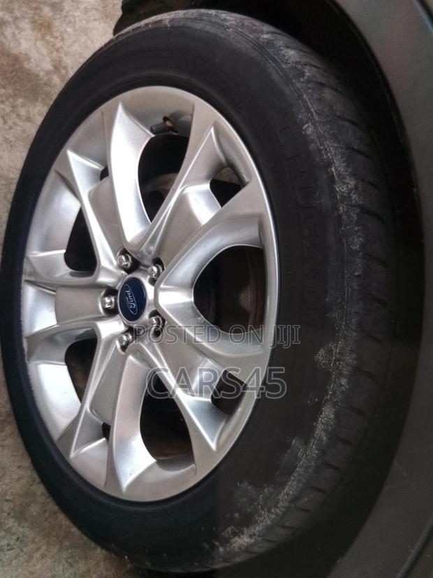Ford Escape Titanium 4dr SUV AWD (1.6L 4cyl Turbo 6A) 2015 Gray