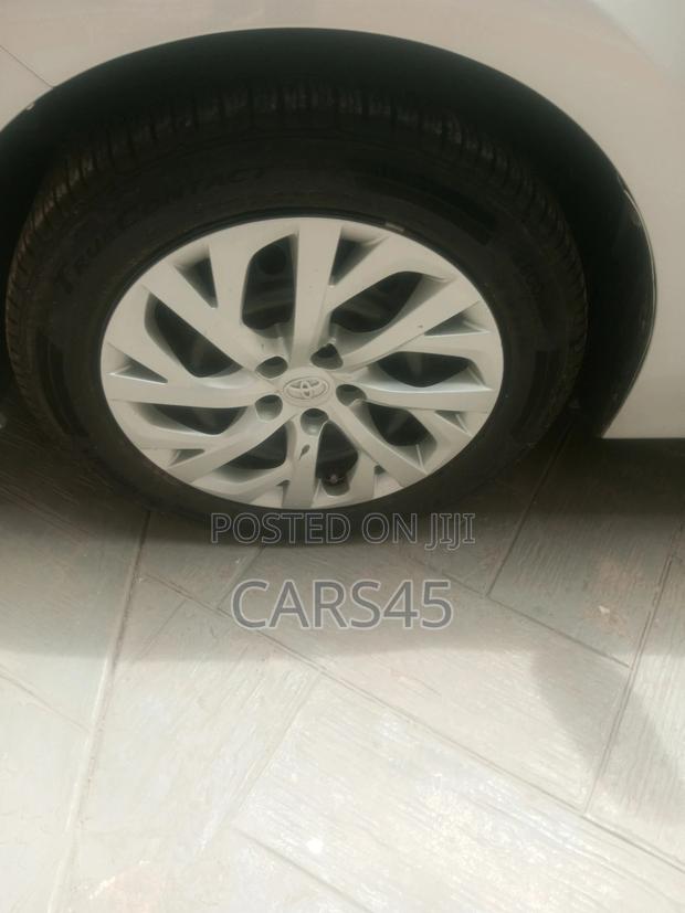 Toyota Corolla L (1.8L 4cyl 2A) 2018 Silver