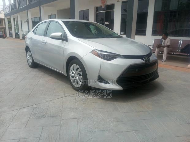 Toyota Corolla L (1.8L 4cyl 2A) 2018 Silver