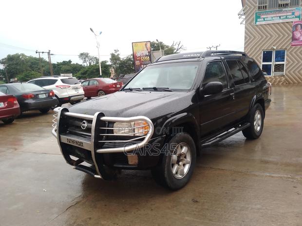 Nissan Pathfinder 2003 Black