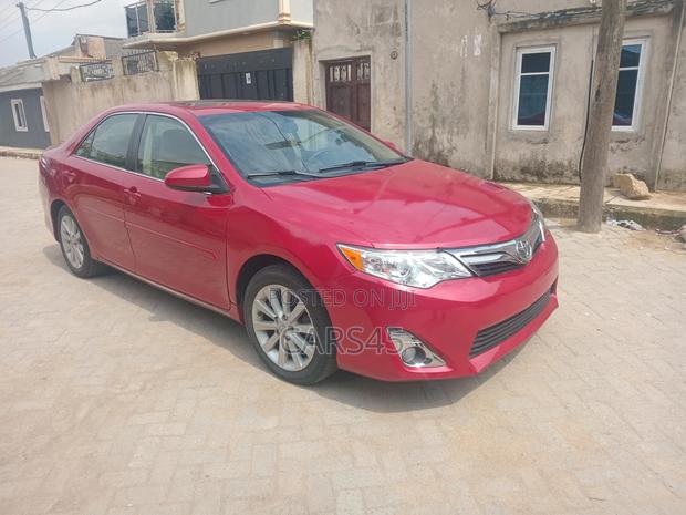 Toyota Camry 2014 Red