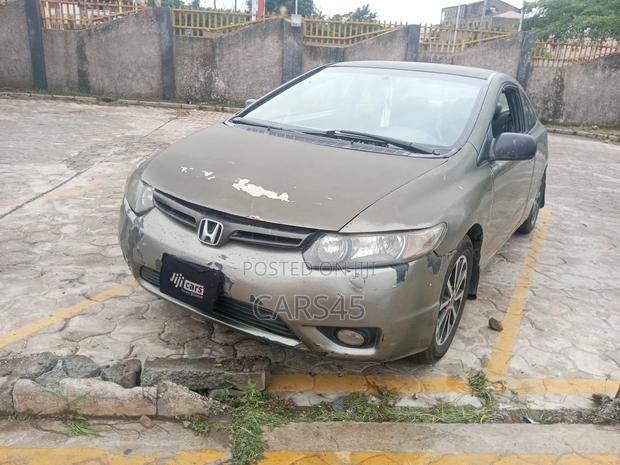 Honda Civic 2006 Gray