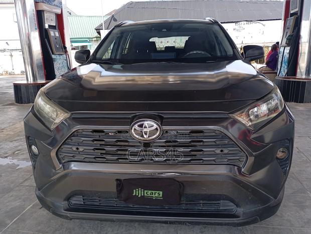 Toyota RAV4 2021 Gray
