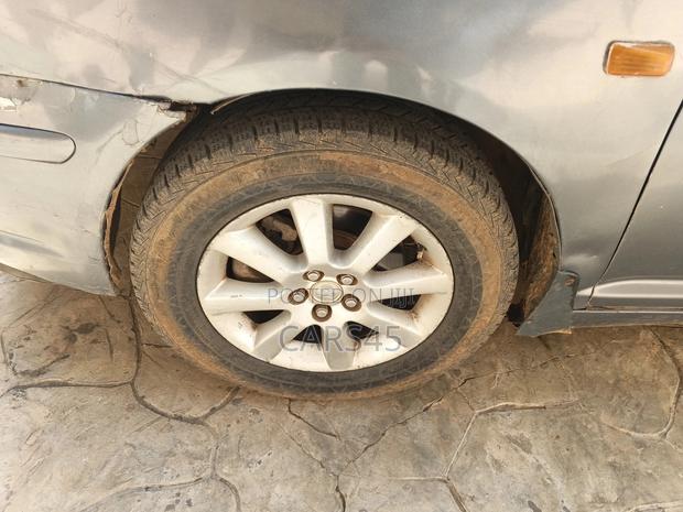 Toyota Avensis 2004 Gray