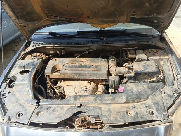Toyota Avensis 2004 Gray