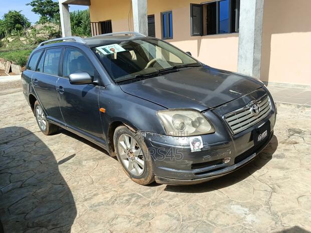 Toyota Avensis 2004 Gray