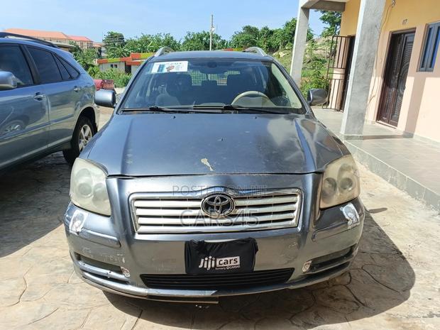 Toyota Avensis 2004 Gray