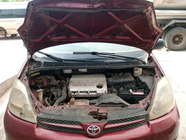 Toyota Sienna 2005 Red
