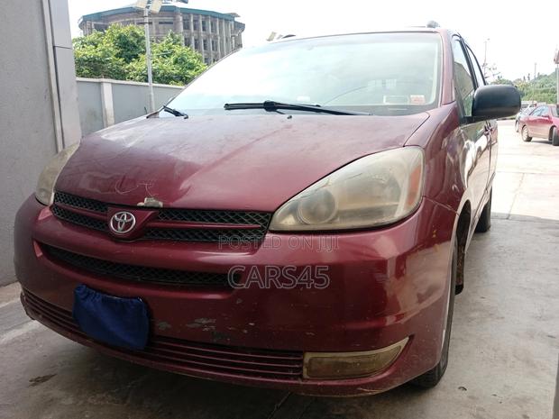 Toyota Sienna 2005 Red