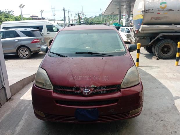 Toyota Sienna 2005 Red