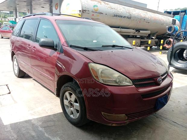 Toyota Sienna 2005 Red