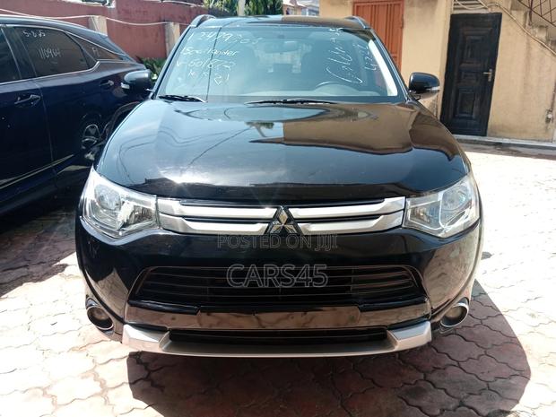 Mitsubishi Outlander 2015 Black
