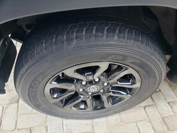 Toyota Hilux 2023 Gray