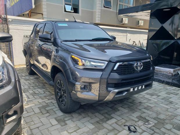 Toyota Hilux 2023 Gray