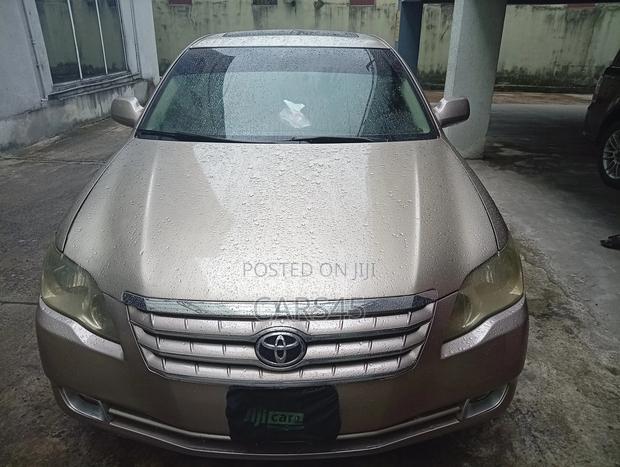 Toyota Avalon 2006 Gold