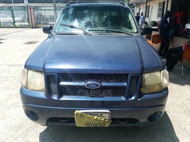 Ford Explorer 2004 Blue
