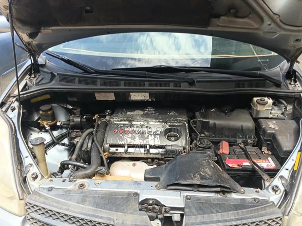 Toyota Sienna 2004 Blue