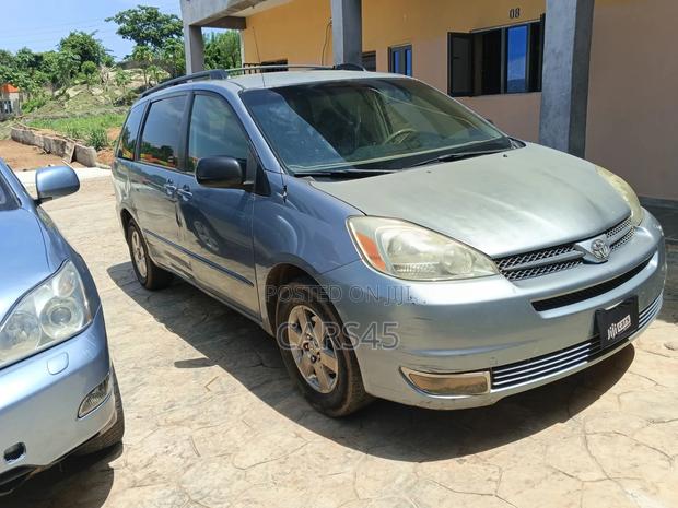 Toyota Sienna 2004 Blue