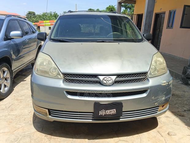 Toyota Sienna 2004 Blue