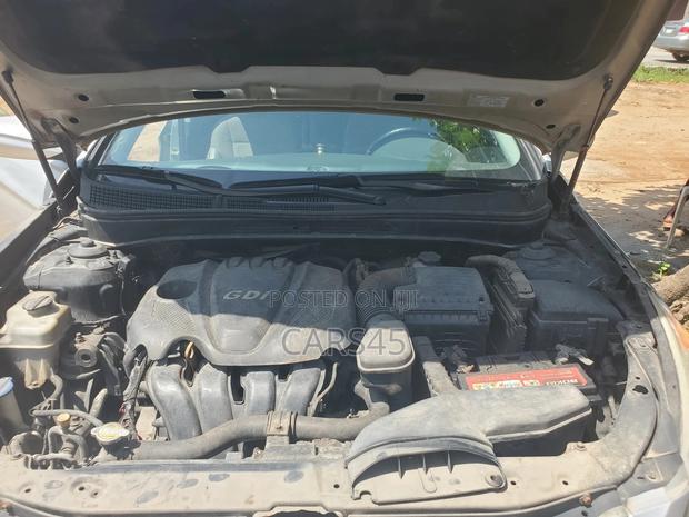 Hyundai Sonata Limited Sedan FWD (2.4L 4cyl 6A) 2012 Silver