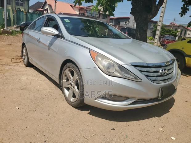 Hyundai Sonata Limited Sedan FWD (2.4L 4cyl 6A) 2012 Silver