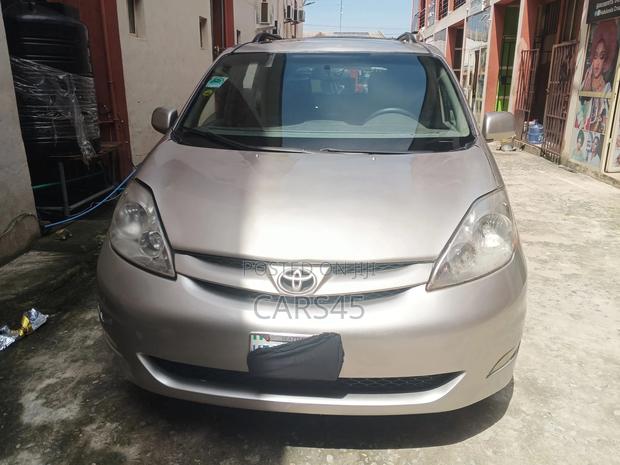 Toyota Sienna 2005 Silver