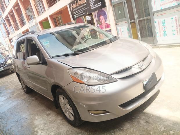 Toyota Sienna 2005 Silver