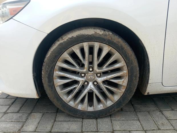 Lexus ES 2013 White