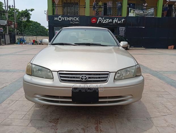 Toyota Camry 2002 Gold