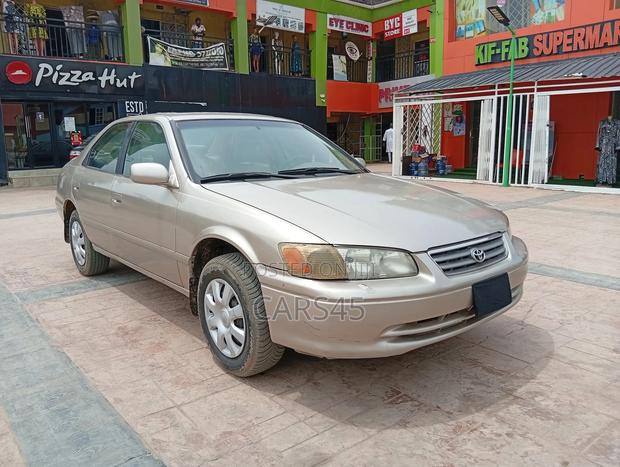Toyota Camry 2002 Gold