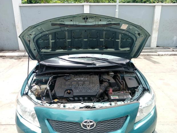 Toyota Corolla 2010 Green