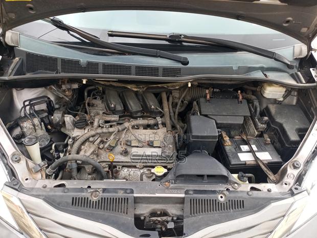 Toyota Sienna 2011 Gray