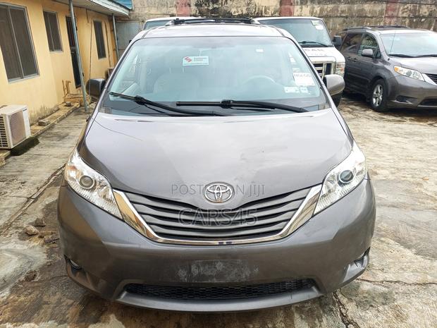 Toyota Sienna 2011 Gray