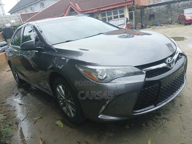Toyota Camry SE 4dr Sedan (2.5L 4cyl 6A) 2016 Gray