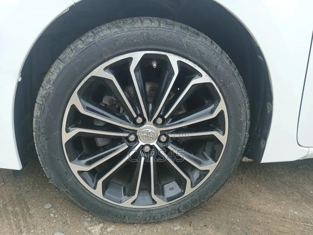 Toyota Corolla S 4dr Sedan (1.8L 4cyl CVT) 2015 White