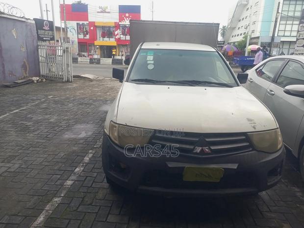 Mitsubishi L200 2014 White