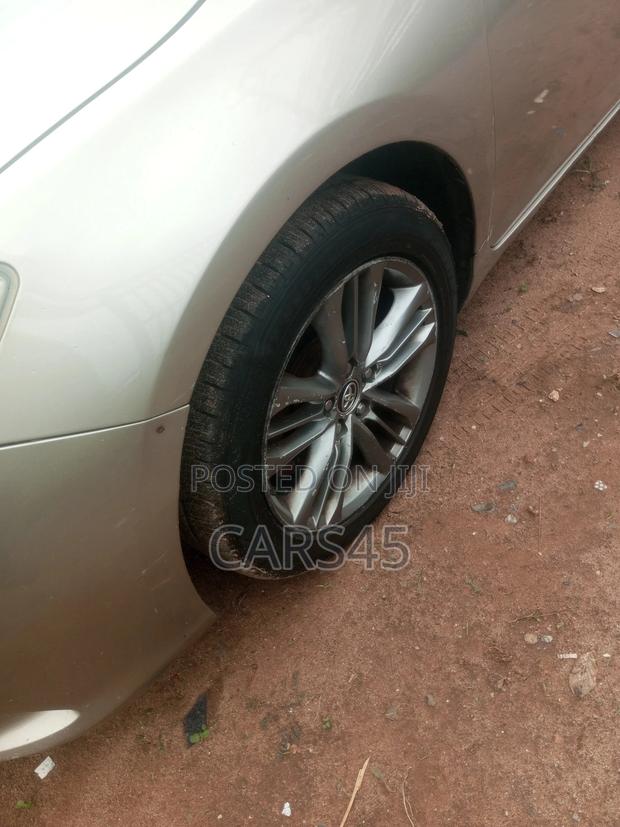 Toyota Camry SE 4dr Sedan (2.5L 4cyl 6A) 2015 Gold