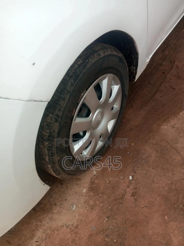 Toyota Corolla L 4dr Sedan (1.8L 4cyl CVT) 2017 White
