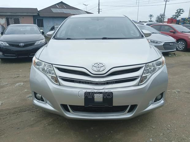Toyota Venza XLE 2016 Silver